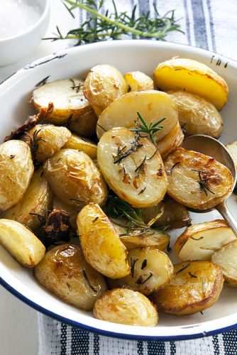 Печени пресни картофи с розмарин