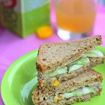 Сандвич с риба тон и царевица