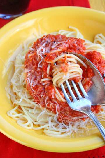 Спагети със сос от печени чушки