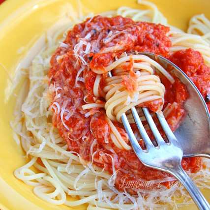 Спагети със сос от печени чушки