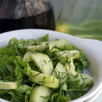 Зелена салата с пресни краставици
